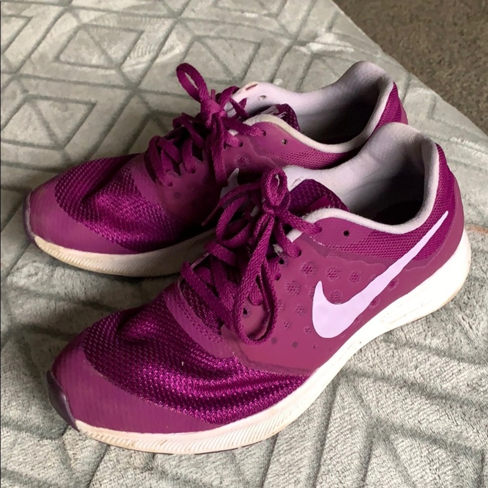 Youth 7/ Women’s 8 Purple Nikes